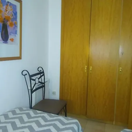 Apparemment T3 De 6 Places En Bord De *